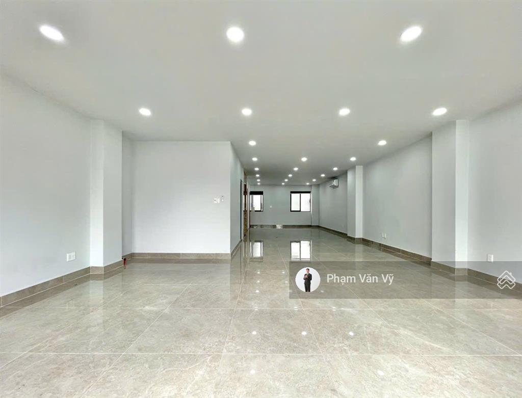 Văn phòng vạn phúc 7x15m, thang máy, máy lạnh, xe free, ngăn vách cầu thang, vị trí đẹp, giá 13tr