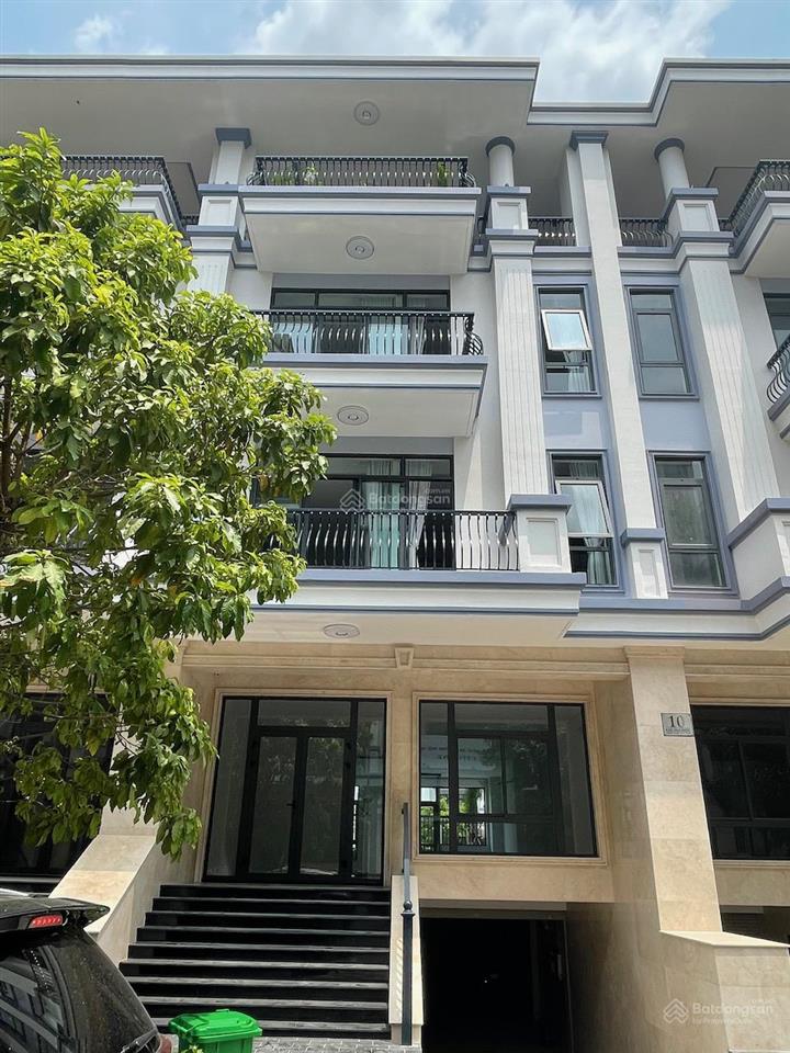 Cho thuê văn phòng vạn phúc 7x20m, ngăn sẵn vách kính, máy lạnh, vị trí đẹp, giá 14tr/tháng.