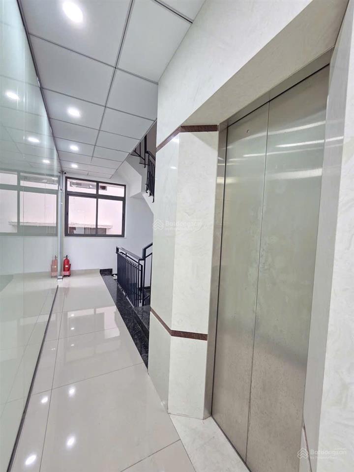 Cho thuê văn phòng vạn phúc 7x20m, ngăn sẵn vách kính, máy lạnh, vị trí đẹp, giá 14tr/tháng.