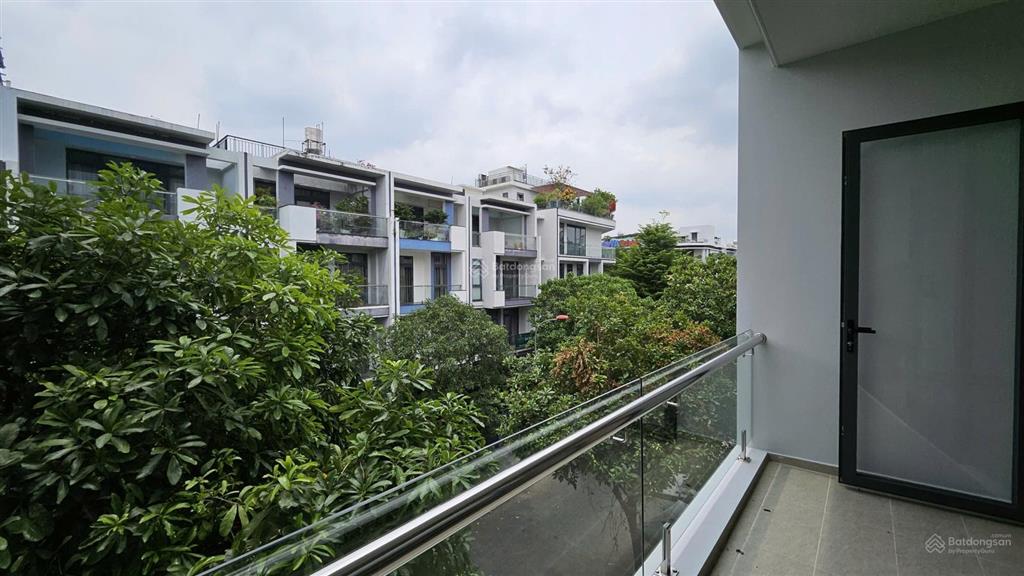 Nguyên căn 6x17m, 1 hầm 4 tầng, thang máy, máy lạnh, vị trí đẹp, cho thuê giá 41tr/tháng.