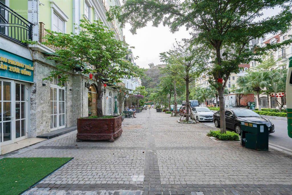 Bán khách sạn phường bãi cháy tp hạ long. vị trí vàng 7 tầng 35 phòng 35 phòng kinh doanh