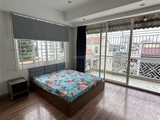 Cho thuê căn hộ ban công  thang máy ngay lê văn sỹ q3