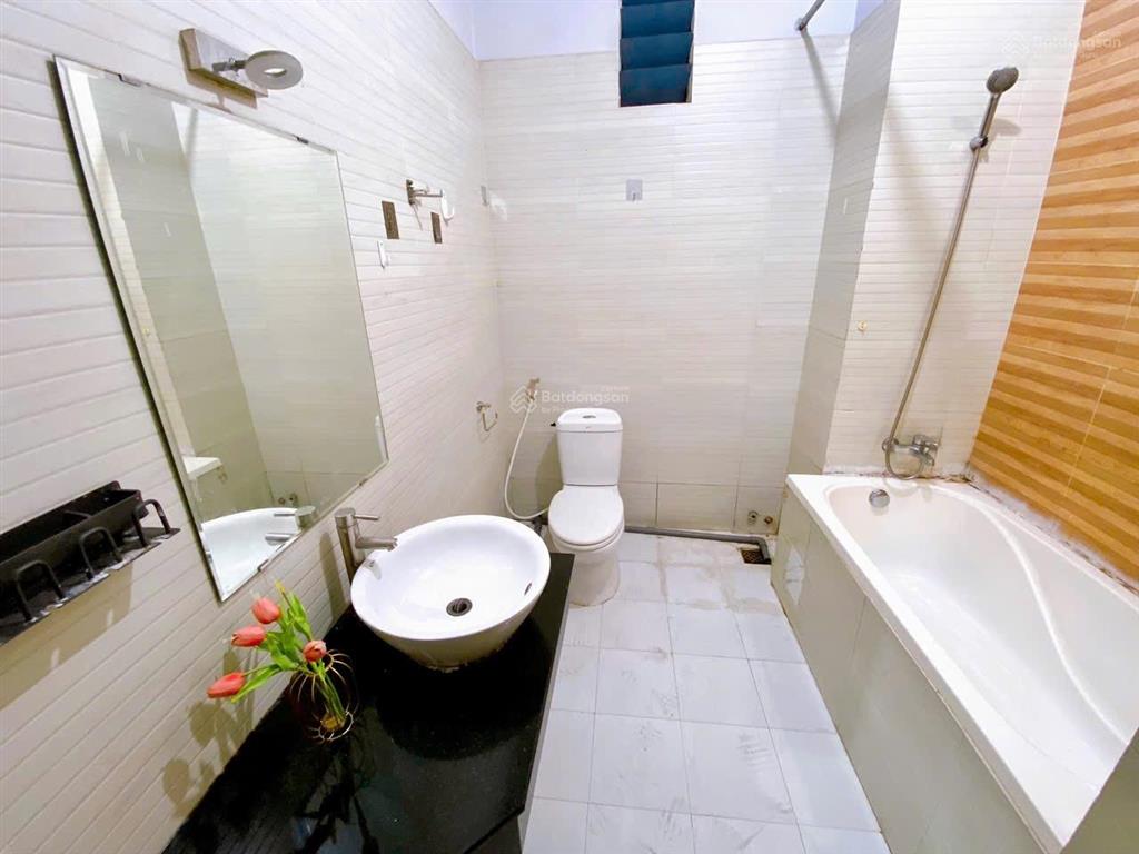 Cho thuê căn hộ ban công  thang máy gần ueh