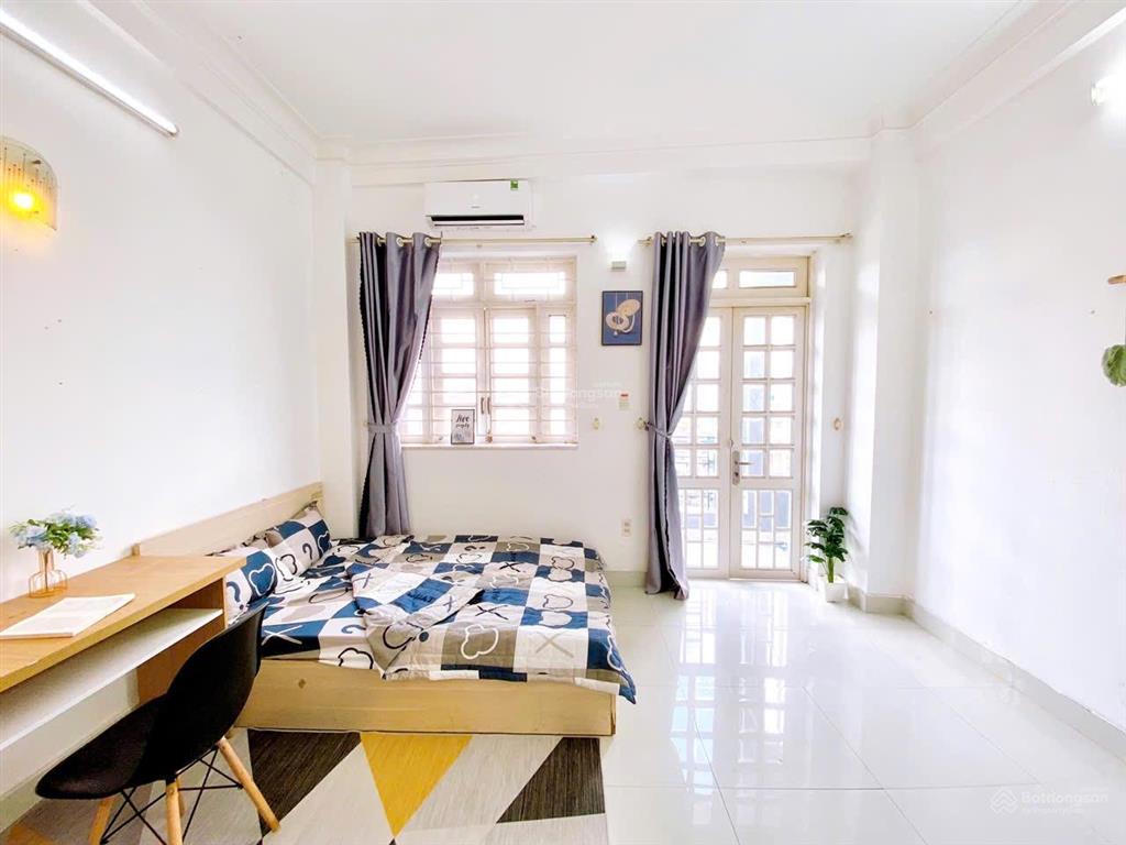 Cho thuê căn hộ ban công  thang máy gần ueh