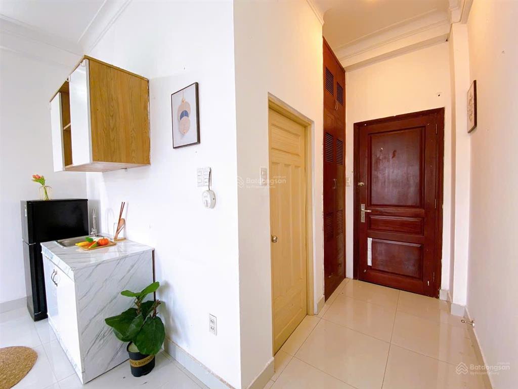 Cho thuê căn hộ ban công  thang máy gần ueh