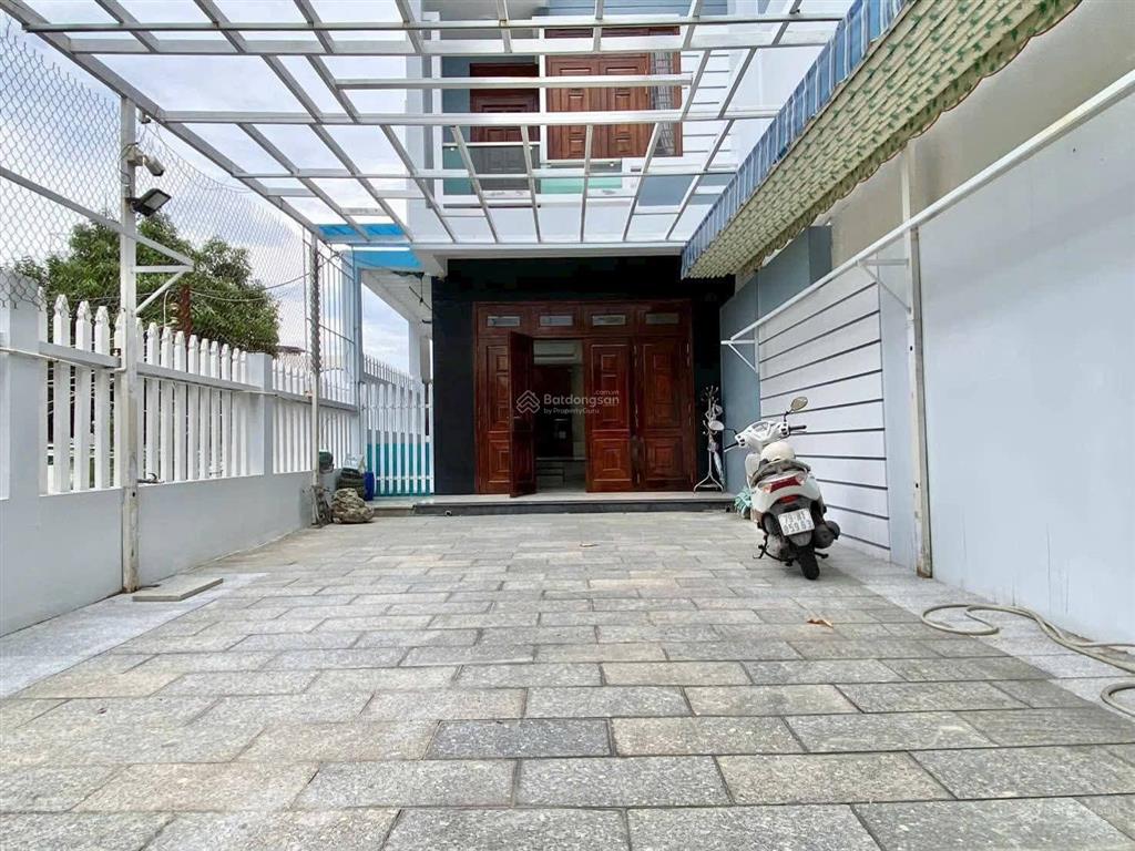 Cho thuê nhà sân vườn mặt tiền phong châu giá chỉ 26 triệu / tháng