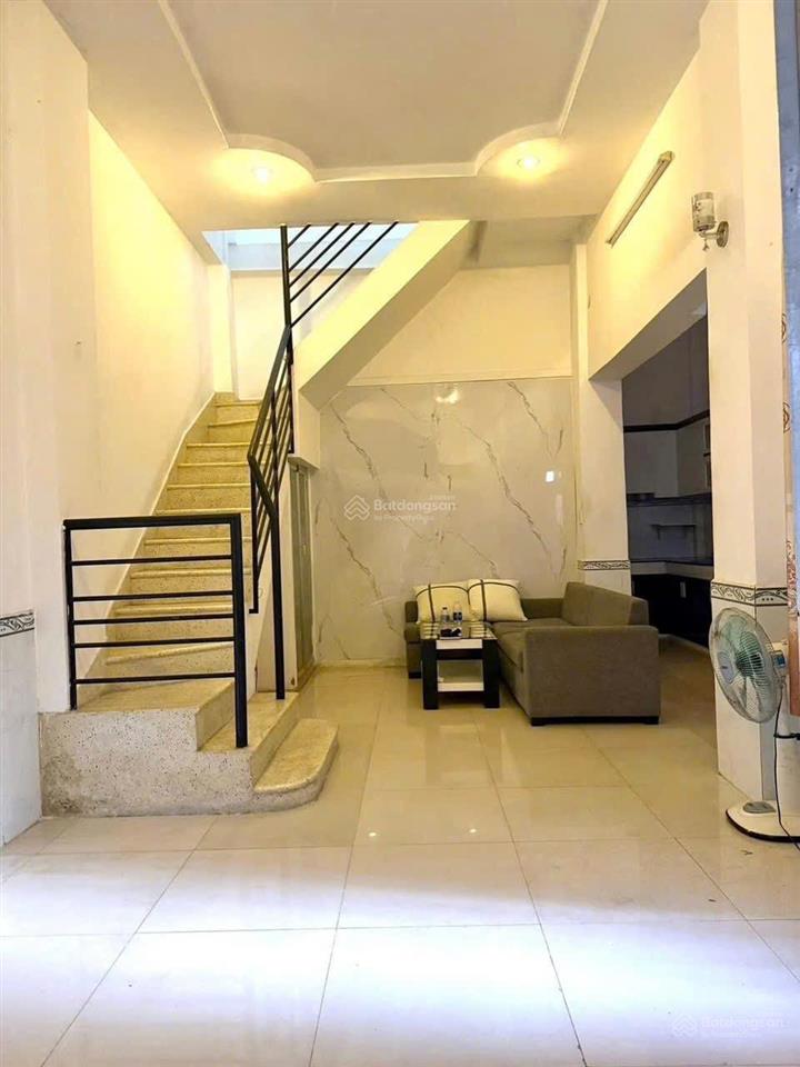 Giá quá rẻ ở tt phú nhuận  nhà 39.5m2 đất mà chưa đến 5.5 tỷ
