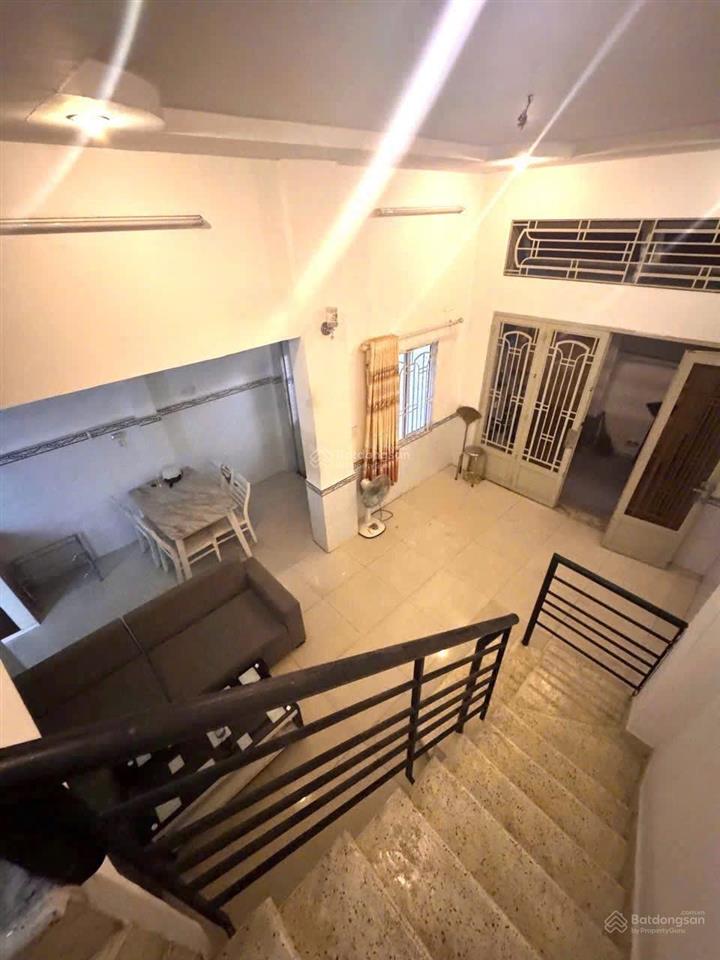 Giá quá rẻ ở tt phú nhuận  nhà 39.5m2 đất mà chưa đến 5.5 tỷ