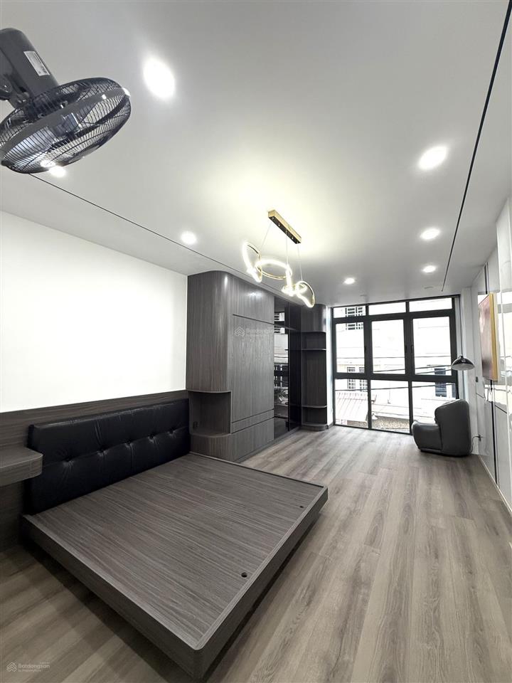 Hẻm 6m xe hơi thông  nhà sấy mới 100% thang máy cảm ứng giá rẻ