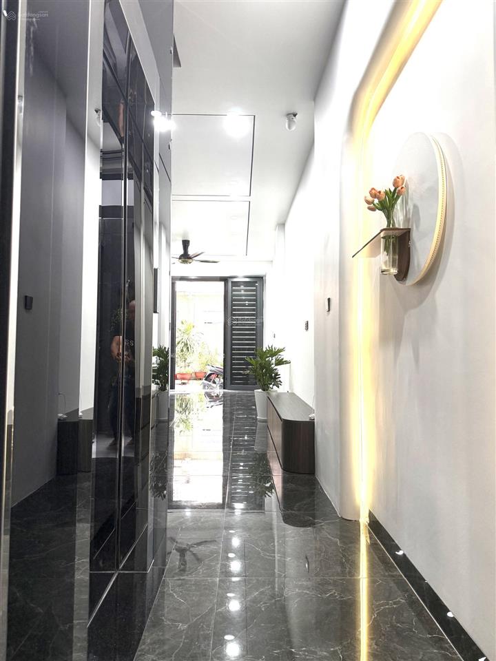 Hẻm 6m xe hơi thông  nhà sấy mới 100% thang máy cảm ứng giá rẻ