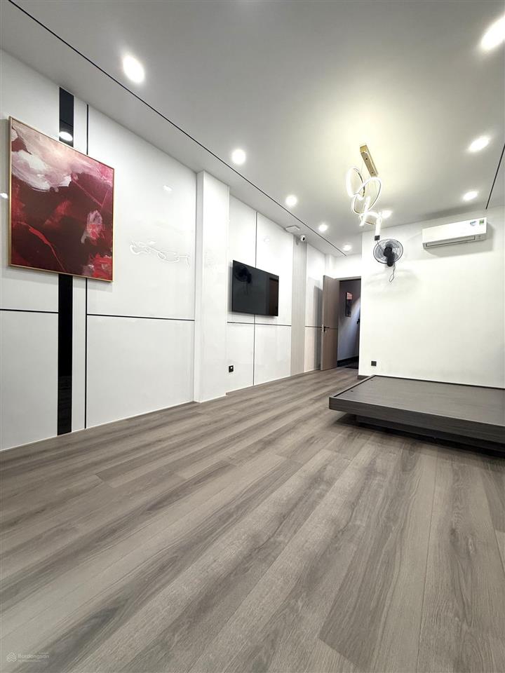 Hẻm 6m xe hơi thông  nhà sấy mới 100% thang máy cảm ứng giá rẻ