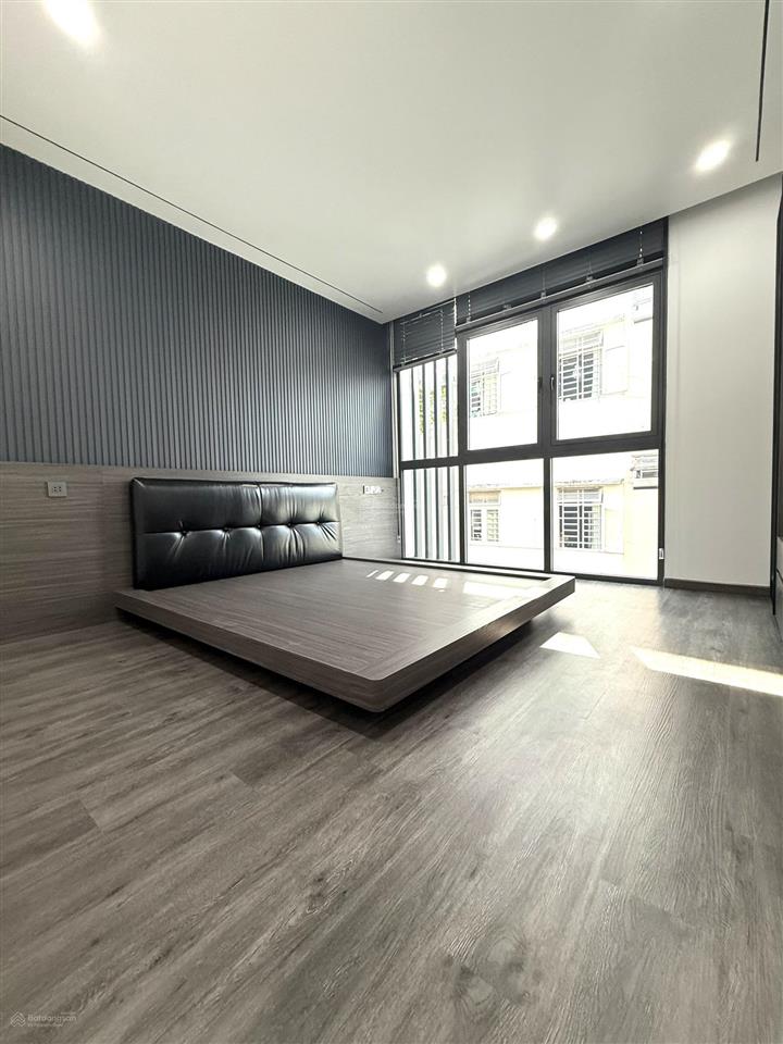 Hẻm 6m xe hơi thông  nhà sấy mới 100% thang máy cảm ứng giá rẻ