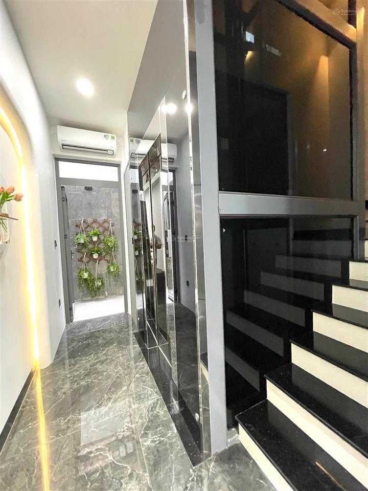 Hẻm 6m xe hơi thông  nhà sấy mới 100% thang máy cảm ứng giá rẻ