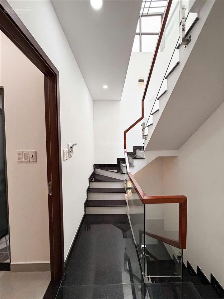 Sát mặt tiền khu vip nguyễn văn trỗi  trương quốc dung giá tốt