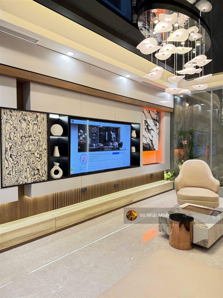 Siêu phẩm việt hưng,long biên 60m, mặt tiền rộng, 7 tầng hiện đại thang máy gara 2 ô tô vị trí tâm