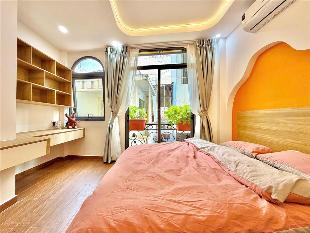 Vợ chồng gia đình mua nhà 4 phòng ngủ, nội thất đầy đủ cao cấp, hẻm xe hơi phan văn trị bình thạnh