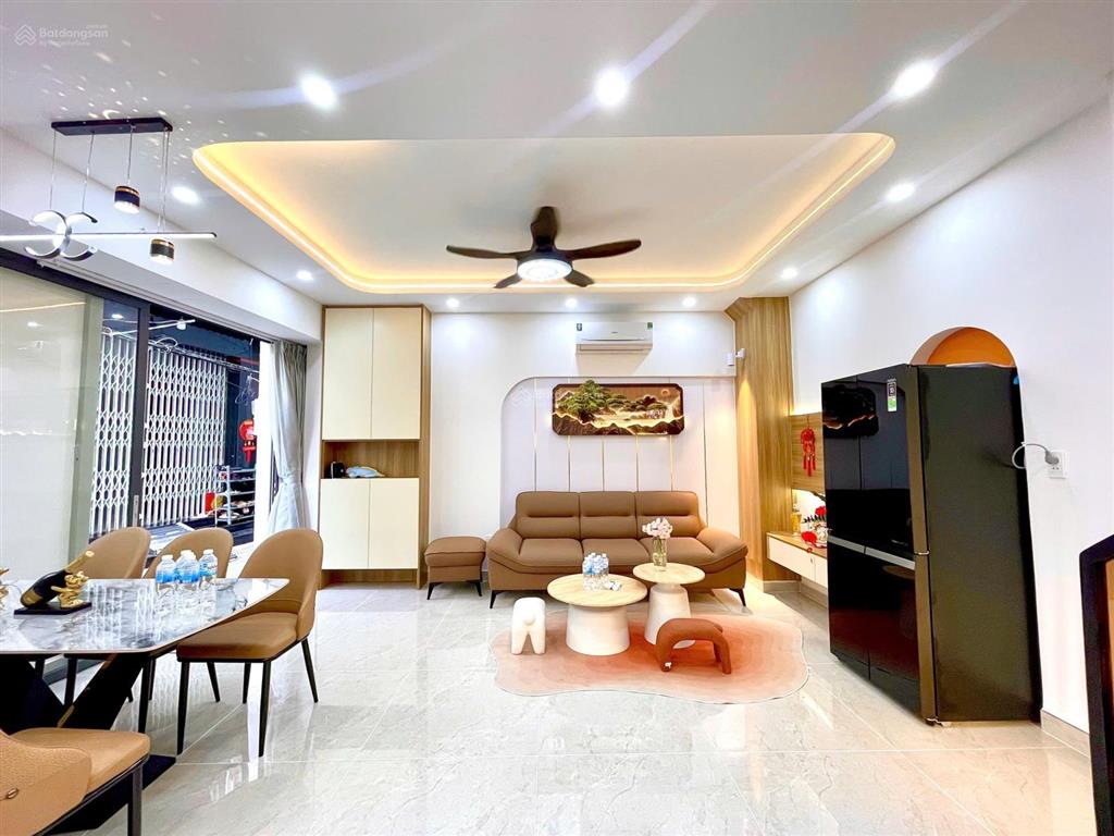 Vợ chồng gia đình mua nhà 4 phòng ngủ, nội thất đầy đủ cao cấp, hẻm xe hơi phan văn trị bình thạnh