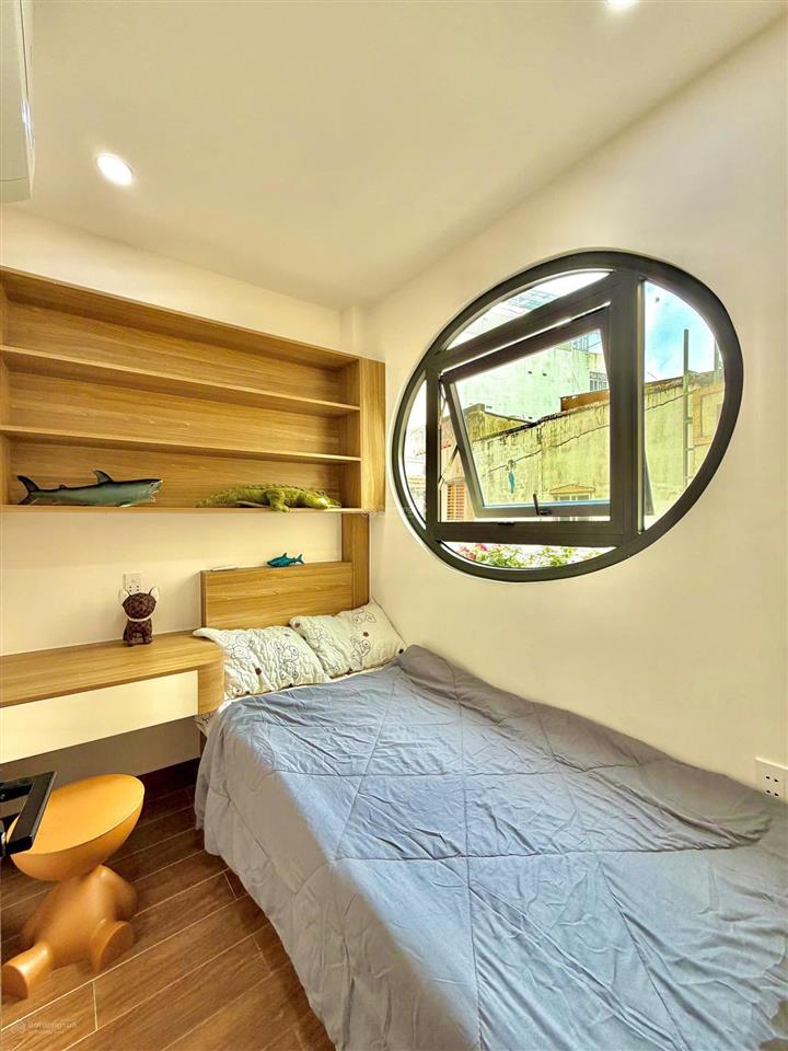 Vợ chồng gia đình mua nhà 4 phòng ngủ, nội thất đầy đủ cao cấp, hẻm xe hơi phan văn trị bình thạnh