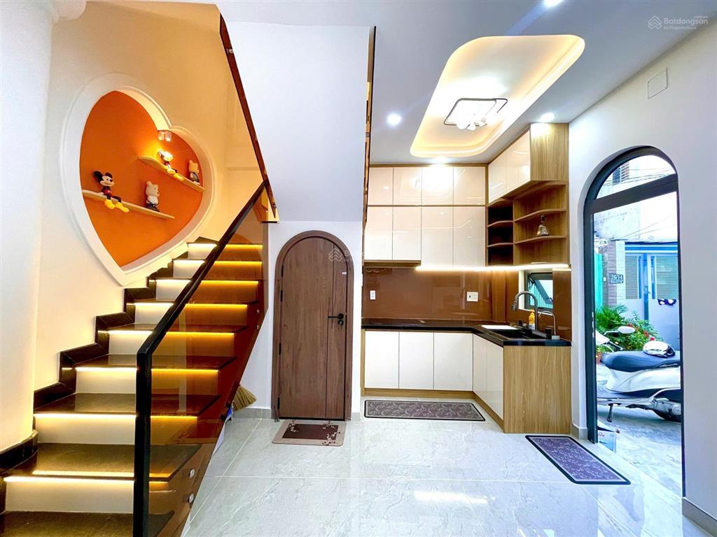 Vợ chồng gia đình mua nhà 4 phòng ngủ, nội thất đầy đủ cao cấp, hẻm xe hơi phan văn trị bình thạnh