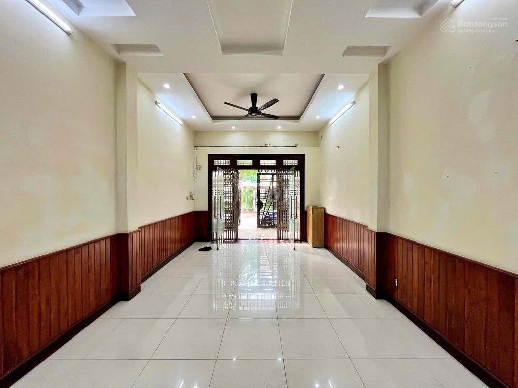 Cho thuê nhà mặt tiền cao đức lân  bùi tá hán ngang 4.5m dài 20m 4 tầng làm vp  kinh doanh 35tr