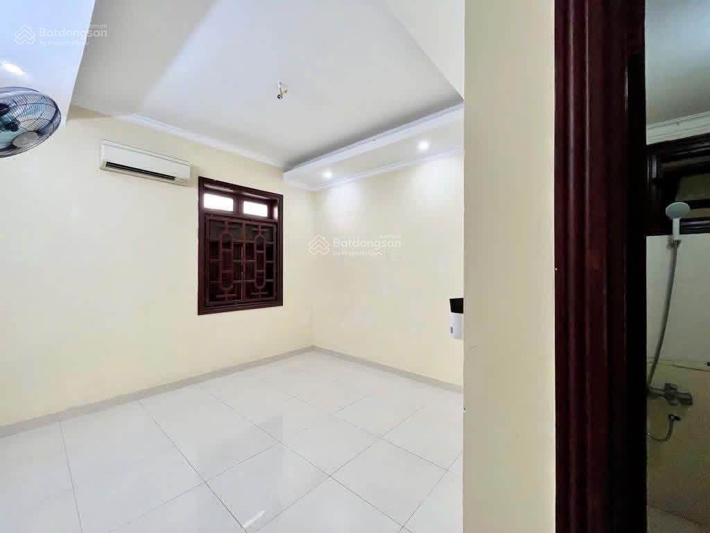 Cho thuê nhà mặt tiền cao đức lân  bùi tá hán ngang 4.5m dài 20m 4 tầng làm vp  kinh doanh 35tr