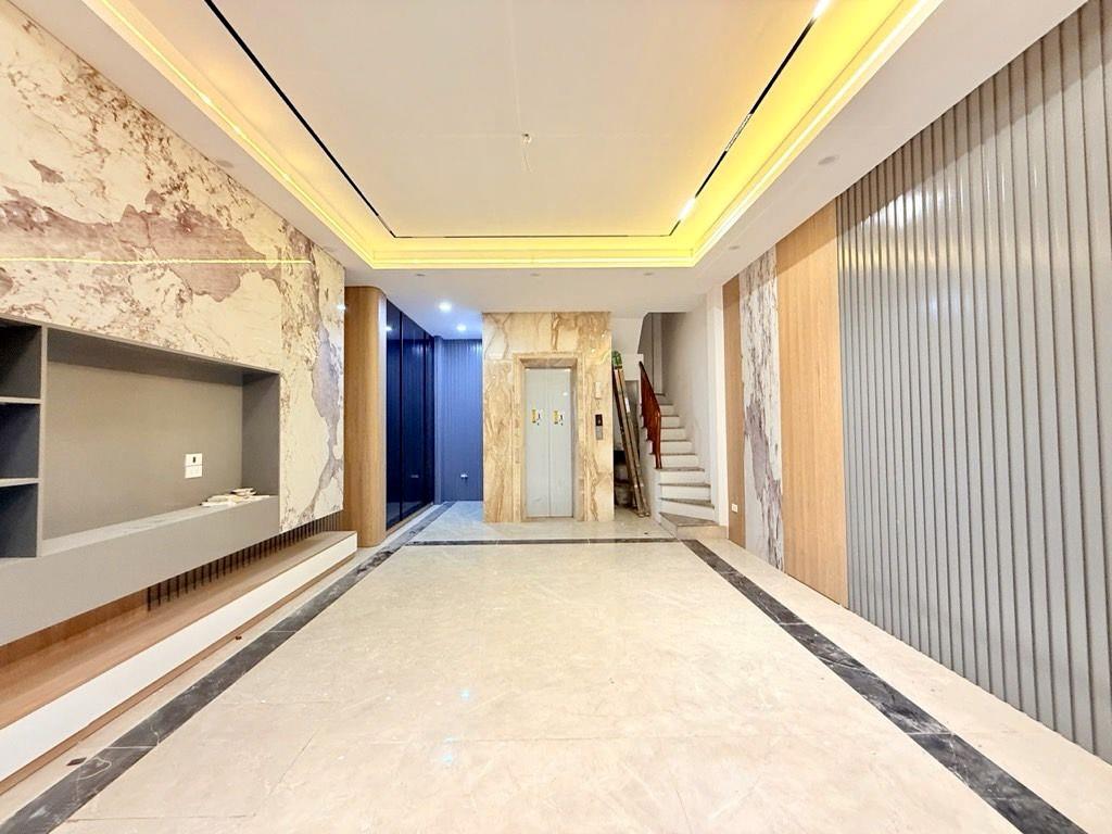 Chính chủ bán nhà tại ngã 6 ô chợ dừa đống đa, xây mới 7 tầng thang máy, ngõ thông gần phố chỉ 12ty