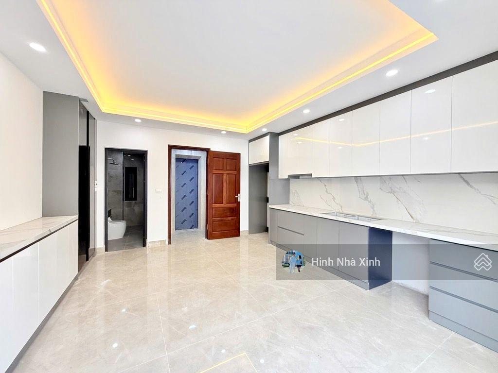Chính chủ bán nhà tại ngã 6 ô chợ dừa đống đa, xây mới 7 tầng thang máy, ngõ thông gần phố chỉ 12ty
