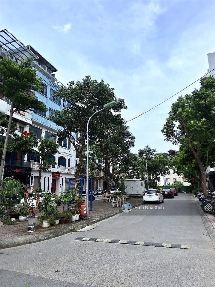 Bán biệt thự 6 tầng thang máy royal city, thông sàn vỉa hè rộng kinh doanh, khu vực ở cưc sướng