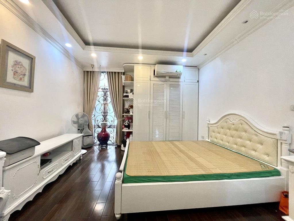 Bán nhà thái hà, đống đa ô tô đỗ cửa 13 tỷ  65m2, 4p ngủ, tặng nội thất, giá tốt khu vực.