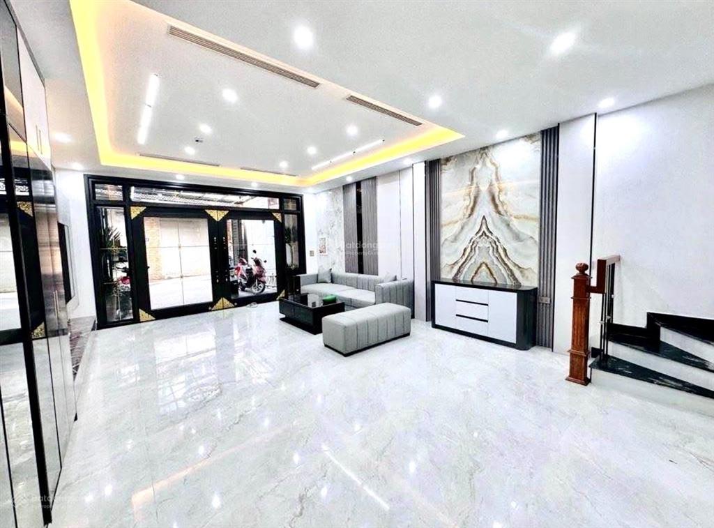 Cần tiền bán gấp nhà gần ngã 6 ô chợ dừa đống đa 43m 6tầng thang máy ôtô đỗ cửa tặng nội thất 500tr
