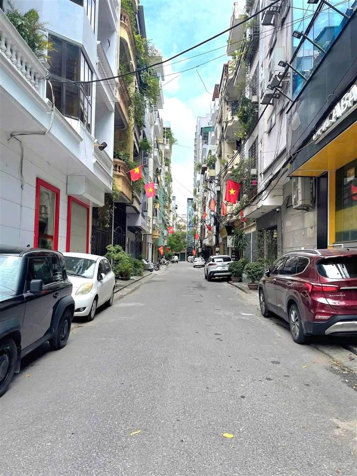 Bán gấp nhà phân lô cạnh hồ phương mai, 65m2  6 tầng gara ô tô, vỉa hè kinh doanh chỉ hơn 25 tỷ