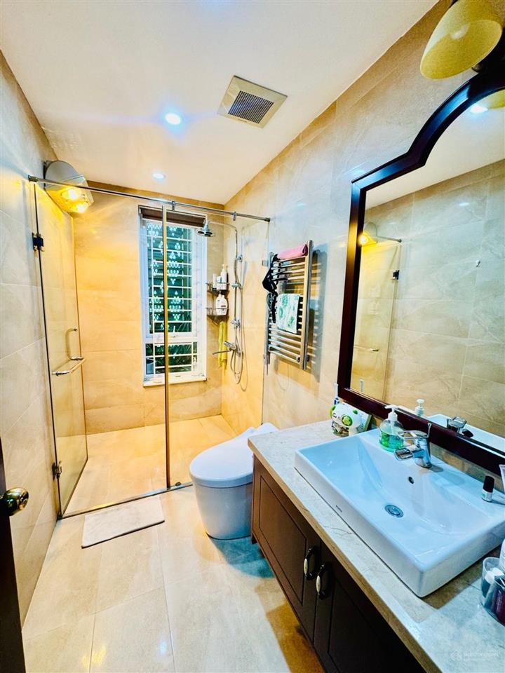 Bán gấp nhà gara 2 ô tô, kinh doanh phố tôn đức thắng 100m2 7 tầng thang máy mặt tiền 5.5m hơn 30ty