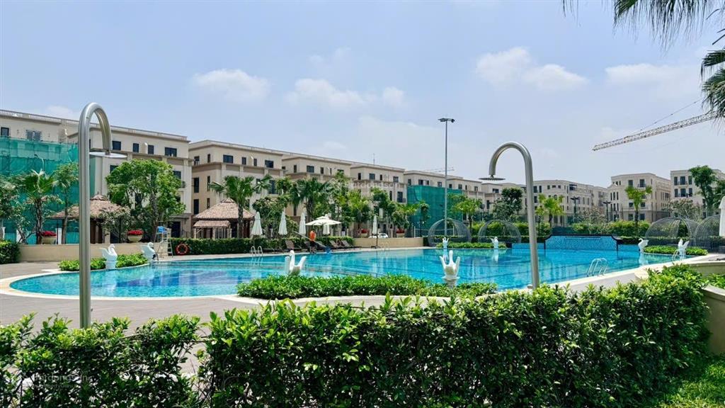 Chủ nhà cần bán gấp căn biệt thự song lập thiên nga  136.m2 view công viên