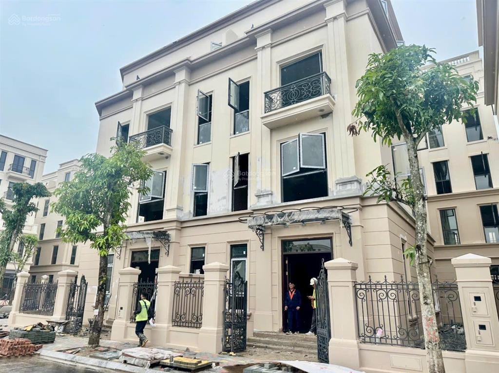 Chủ nhà cần bán gấp căn biệt thự song lập thiên nga  136.m2 view công viên