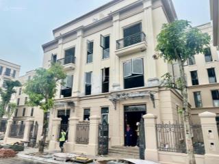 Chủ nhà cần bán gấp căn biệt thự song lập thiên nga  136.m2 view công viên