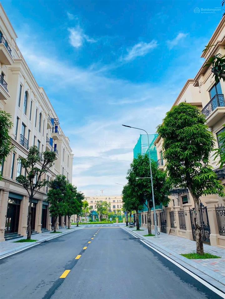 Bán nhanh căn liền kề 80m2 thiên nga  cạnh công viên giá 21,9 tỷ