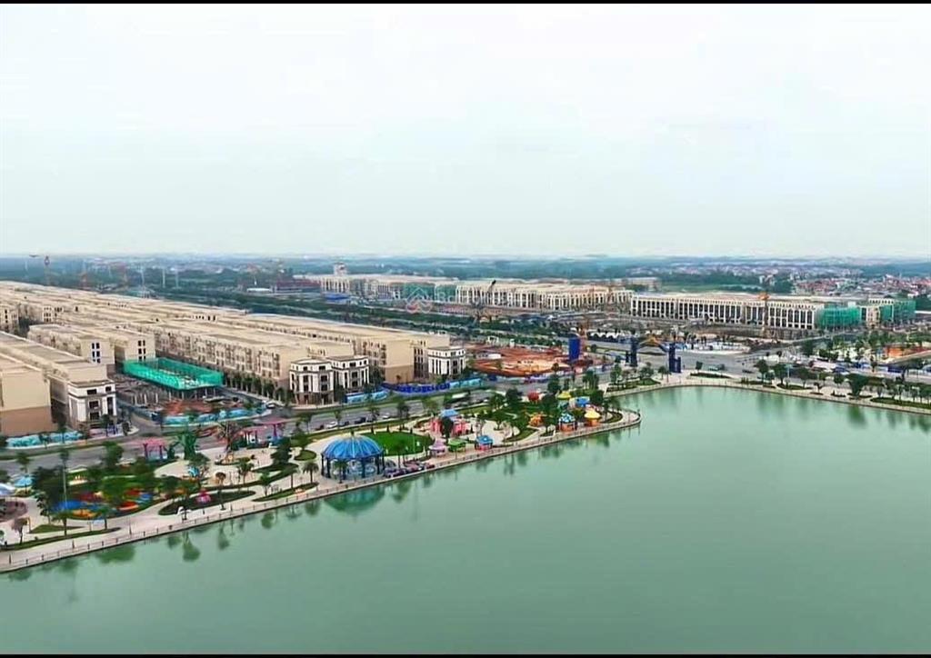Cắt lỗ 4,6 tỷ bán nhanh căn liền kề thiên nga view hồ