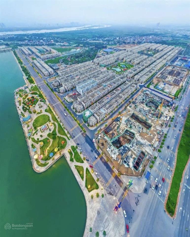 Cắt lỗ 4,6 tỷ bán nhanh căn liền kề thiên nga view hồ