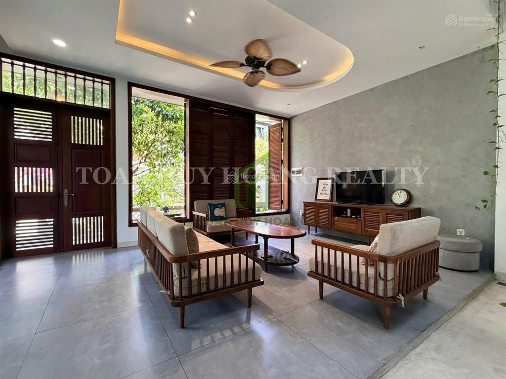Biệt thự 4 phòng ngủ có hồ bơi ở euro village