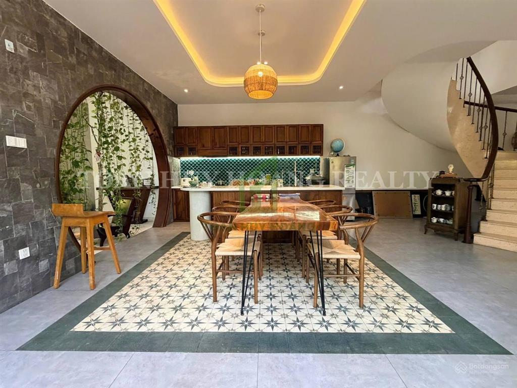 Biệt thự 4 phòng ngủ có hồ bơi ở euro village