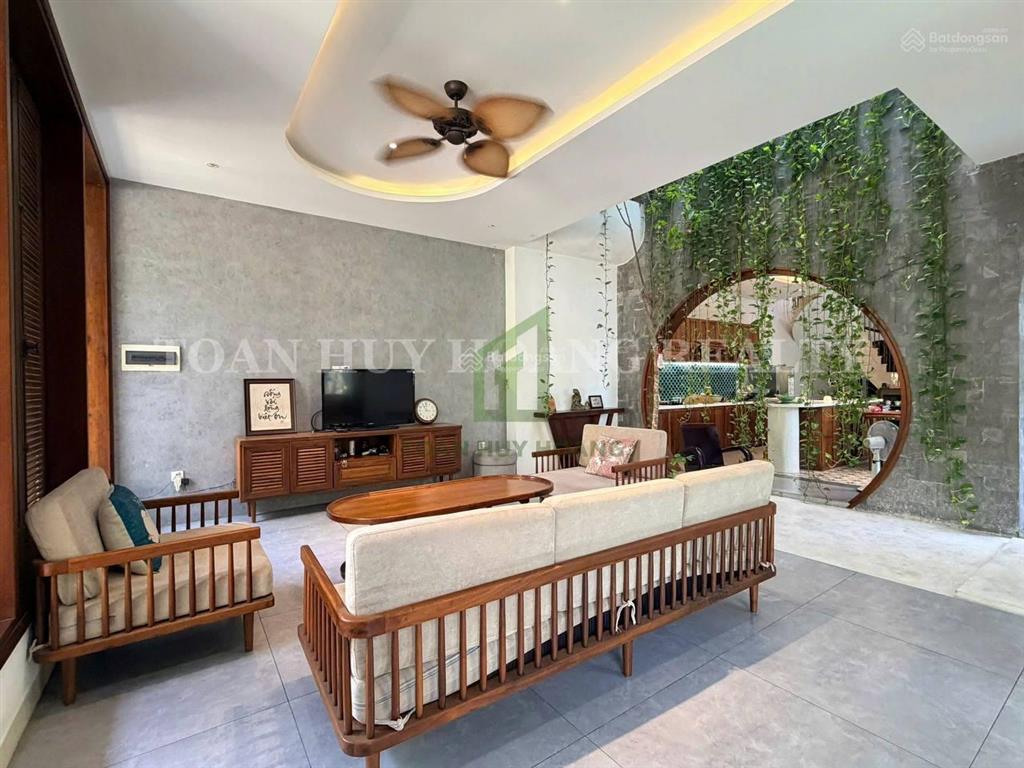 Biệt thự 4 phòng ngủ có hồ bơi ở euro village