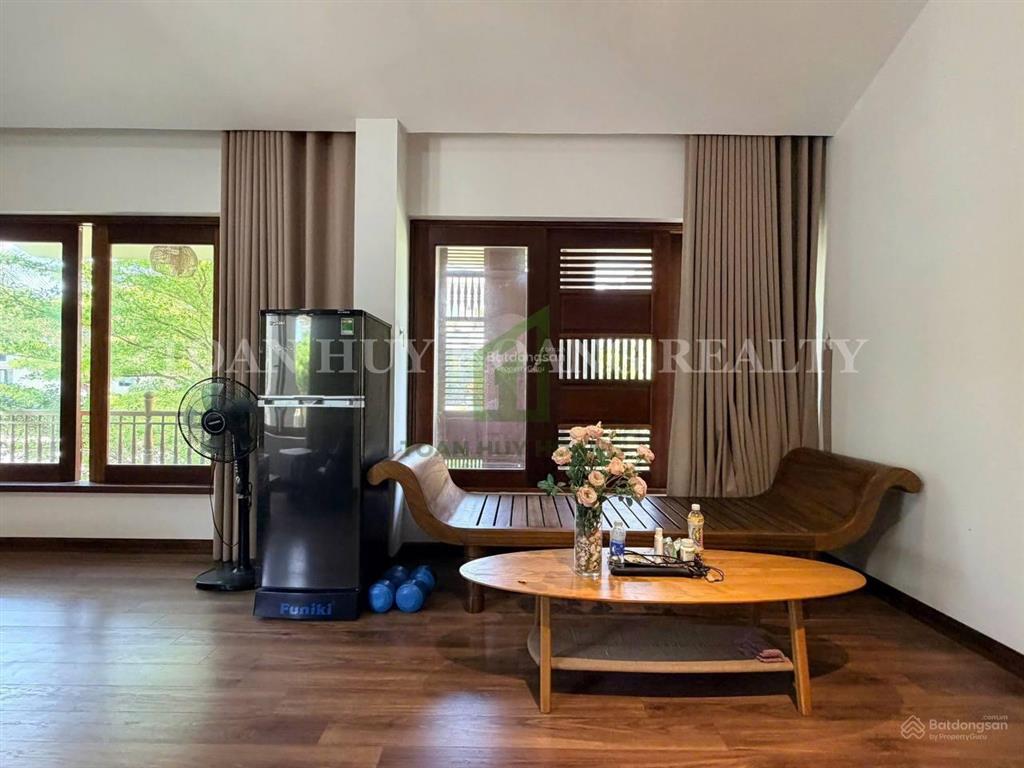Biệt thự 4 phòng ngủ có hồ bơi ở euro village