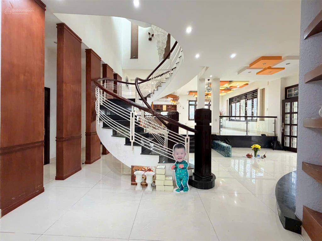 Cần bán siêu biệt thự hai mặt tiền khu dân cư phú mỹ quận 7 ..dt.478 mét vuông giá 68,68 triệ tỷ