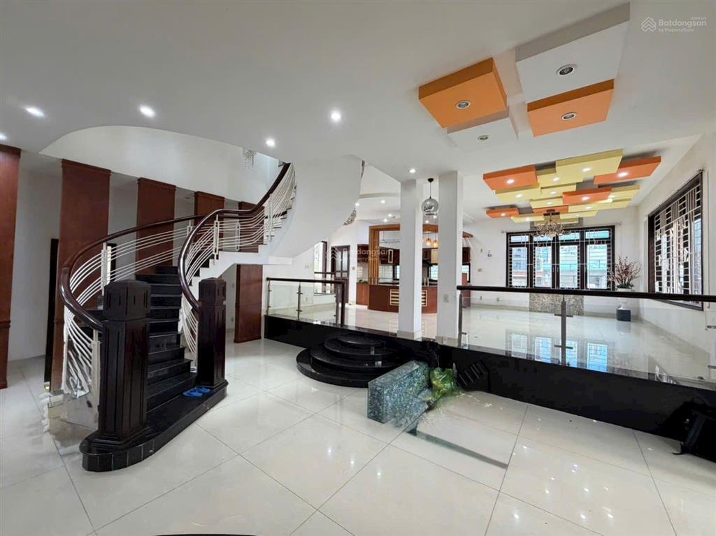 Cần bán siêu biệt thự hai mặt tiền khu dân cư phú mỹ quận 7 ..dt.478 mét vuông giá 68,68 triệ tỷ