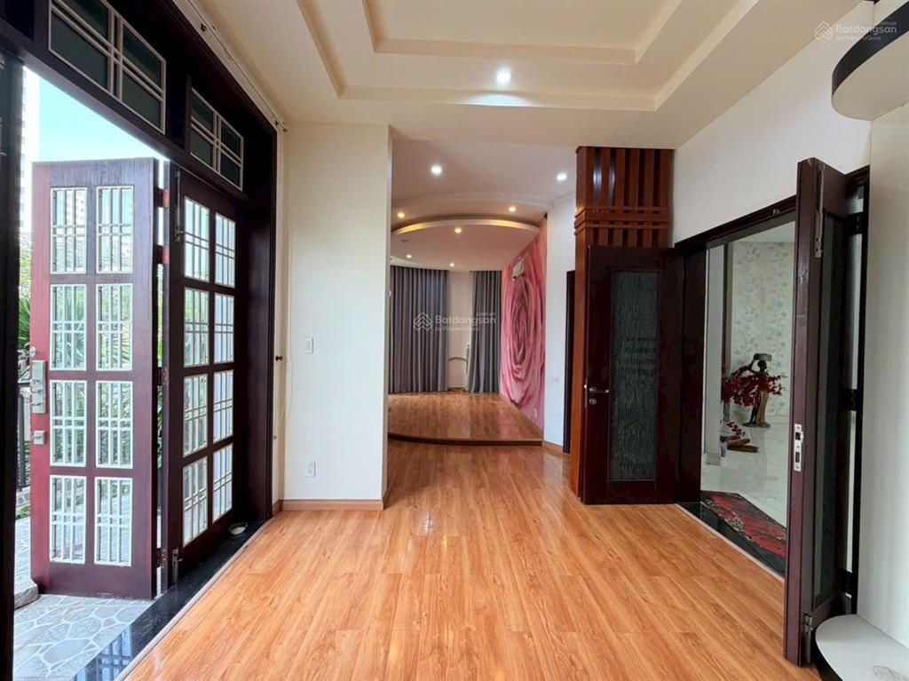 Cần bán siêu biệt thự hai mặt tiền khu dân cư phú mỹ quận 7 ..dt.478 mét vuông giá 68,68 triệ tỷ