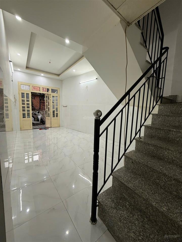 Bán nhà chính chủ phạm thế hiển phường 6 quận 8 , dt 52 m2 giá 3 tỷ 980 triệu sổ riêng xem tên ngay