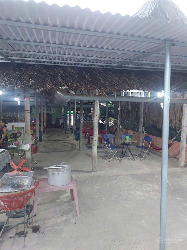Cần bán gấp nhà mặt tiền 786 ngay ủy ban đang kinh doanh, giá 1,7 tỷ hơn thị trường 30%