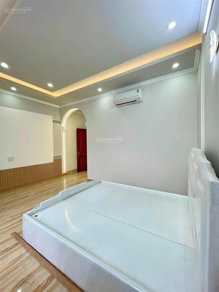 Xe hơi đỗ cửa ngày đêm  nhà mới thống nhất p10, gv. 5x12m, gần bv hồng đức