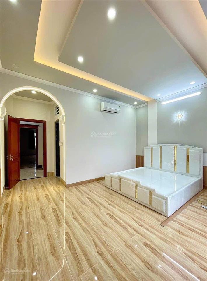 Xe hơi đỗ cửa ngày đêm  nhà mới thống nhất p10, gv. 5x12m, gần bv hồng đức