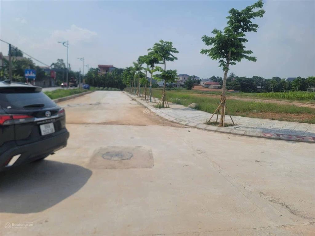 Băng 2 đường tỉnh 302 gần trường thpt tam đảo